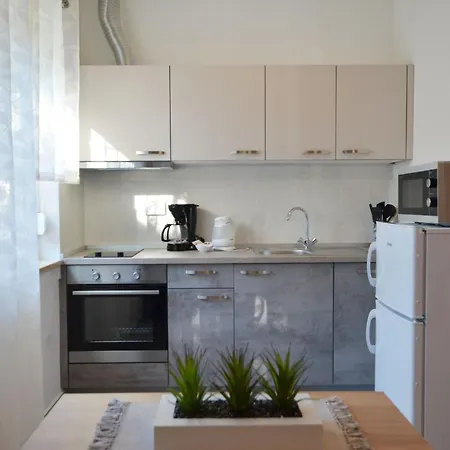 Stylish And Modern Ровинь