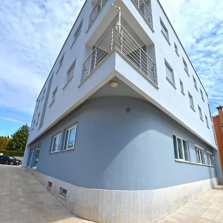 Stylish And Modern Ровинь